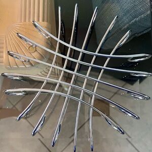 Decorative Hot Plate Serving Tool
Modern Silver